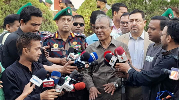 অপরাধ দমনে বাহিনীর কারও গাফিলতি পেলে কঠোর ব্যবস্থা: উপদেষ্টা
