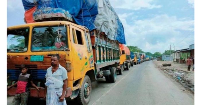 ৫শতাধিক যানবাহন তীব্র ভোগান্তিতে  দৌলতদিয়া ফেরিঘাটে