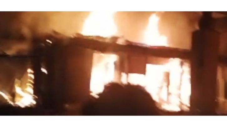 খুলনায় গভীর রাতে রূপসা ইউসেপ স্কুলে আগুন