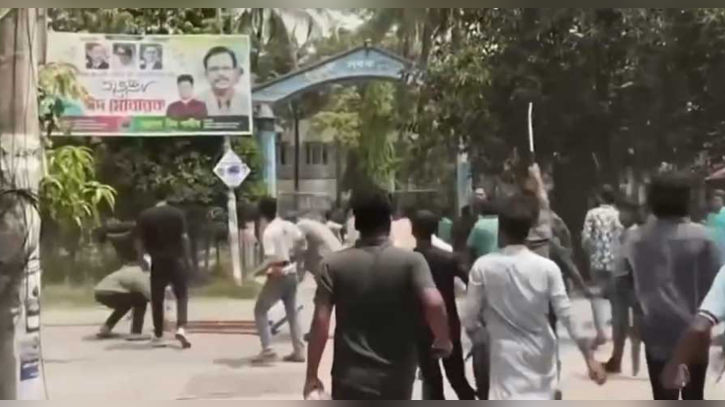 ঈশ্বরদী কলেজে ছাত্রদল-শিবিরের মধ্যে সংঘর্ষ, ককটেল বিস্ফোরণ