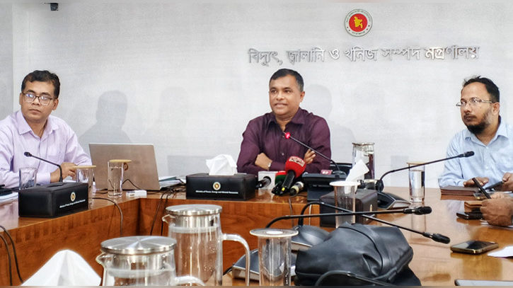 তেলের পর্যাপ্ত মজুত আছে, উদ্বিগ্ন হওয়ার কারণ নেই: যুগ্মসচিব