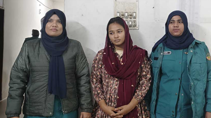 চাঁদাবাজির মামলায় ‘জুলাই যোদ্ধা’ সুরভী ২ দিনের রিমান্ডে