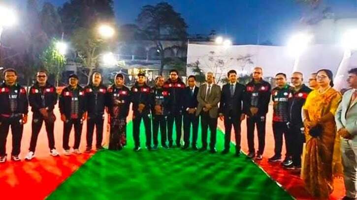 সুপ্রিমকোর্টের বিচারপতিরা প্রীতি ক্রিকেট ম্যাচে খেললেন