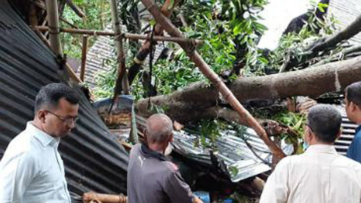 কালবৈশাখী ঝড়ে মা ও দুই সন্তানের মৃত্যু