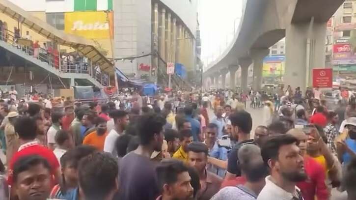 রাজধানীর কালশীতে পুলিশ বক্সে অগ্নিসংযোগ করেছে অটোরিকশা চালকরা