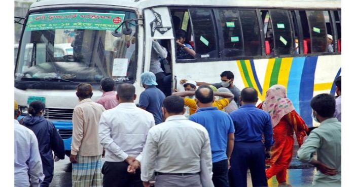 চট্টগ্রামের গণপরিবহনে ভাড়া নিয়ে নৈরাজ্য ও যাত্রী হয়রানি বেড়েছে