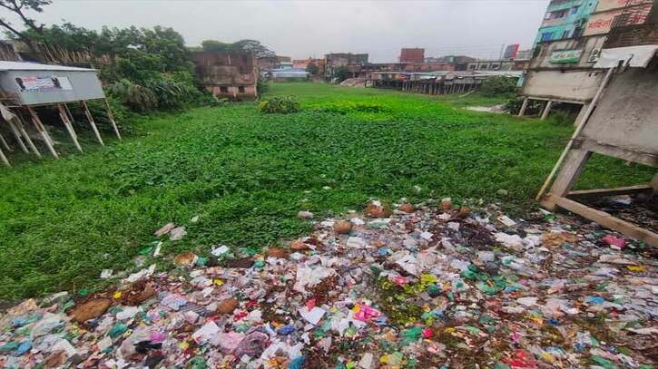 কেরানীগঞ্জে খরস্রোতা সিংহ নদী এখন মরা খাল