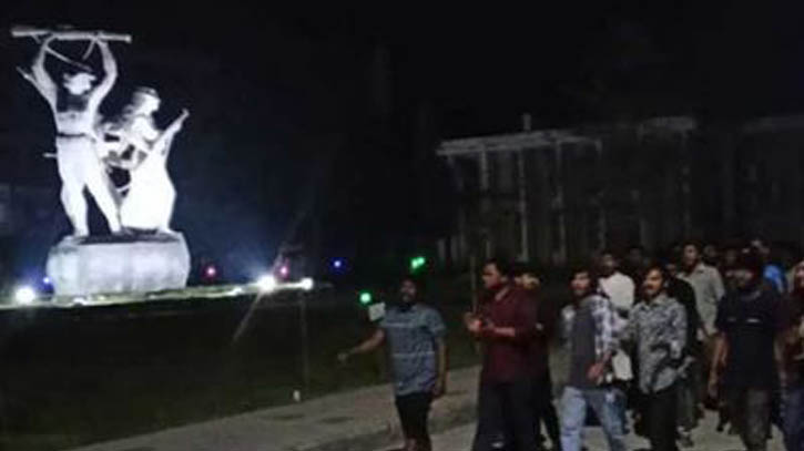 হল না ছাড়ার ঘোষণা কুয়েট শিক্ষার্থীদের, ক্যাম্পাসে বিক্ষোভ মিছিল