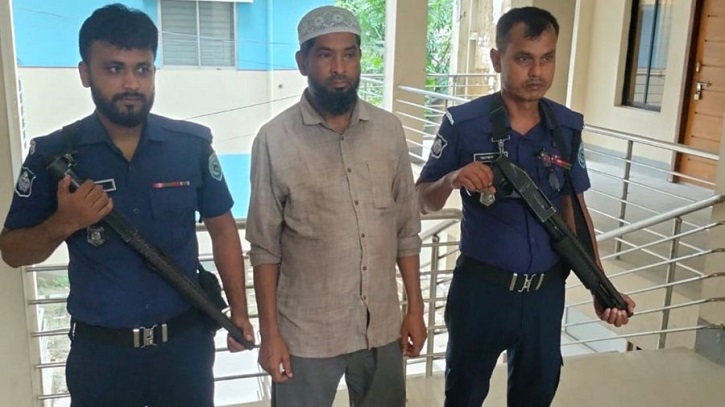 পশুর হাটে অনিয়ম, সেনাবাহিনীর হাতে আটক সাবেক বিএনপি নেতা
