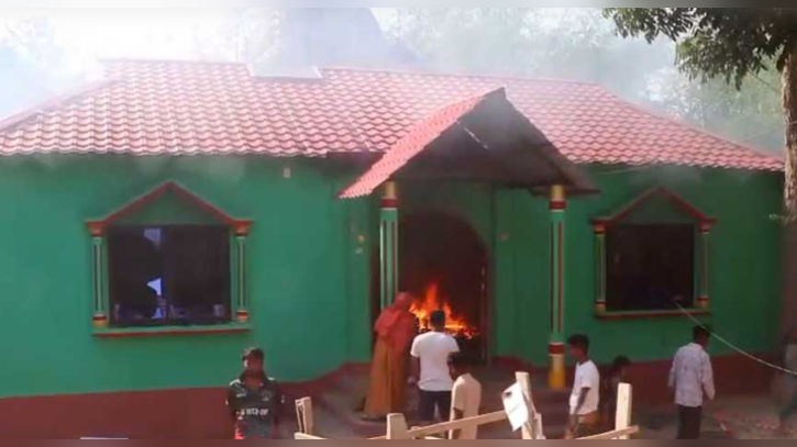 কুষ্টিয়ায় পীর শামীম রেজা হত্যা: ২ শতাধিক ব্যক্তির বিরুদ্ধে মামলা