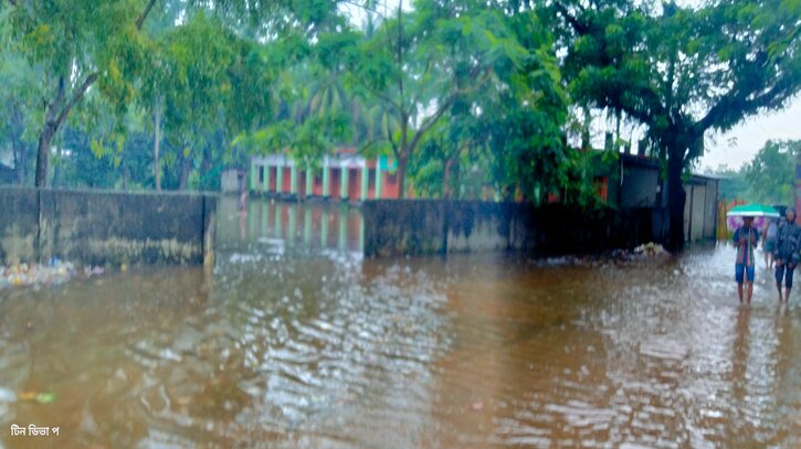 লক্ষ্মীপুরে বন্যা পরিস্থিতি উন্নতির দিকে