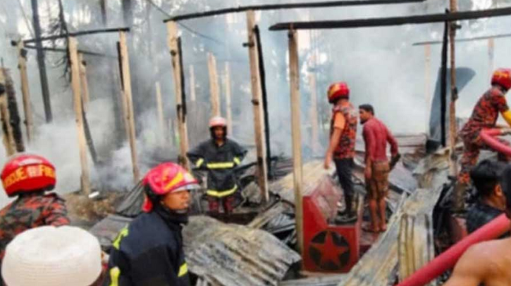 লক্ষ্মীপুরে গ্যাস সিলিন্ডার বিস্ফোরণে পুড়ল ঘর, ১৫ লাখ টাকার ক্ষতি