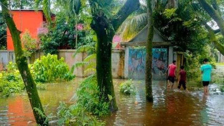 লক্ষ্মীপুরে বন্যায় পানিবন্দি প্রায় ৪ লাখ মানুষ
