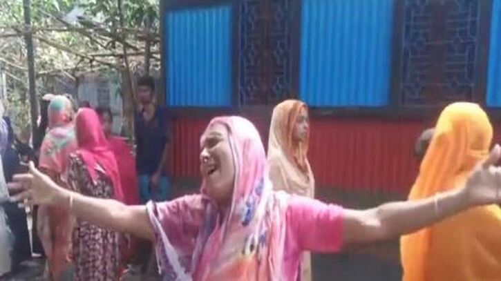 হত্যার পর গলায় ওড়না পেঁচিয়ে ফেলে রাখা হয় মা-ছেলেসহ ৩ জনকে