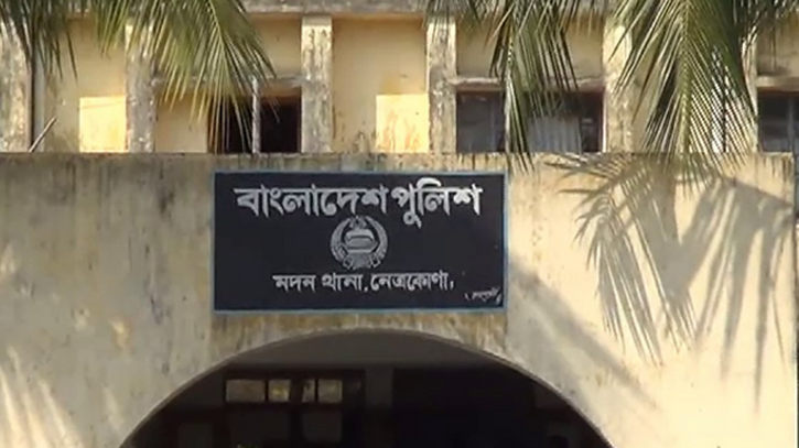 নেত্রকোণায় চুরির অভিযোগে ২ শিশুকে গাছে বেঁধে নির্যাতন