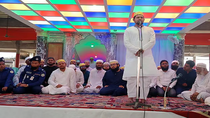 ছারছীনা দরবারের মাহফিলে তথ্য উপদেষ্টা মাহফুজ