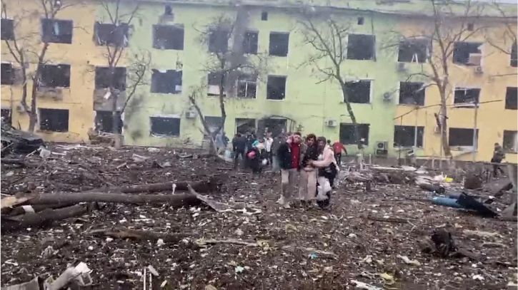 ইউক্রেনের হাসপাতালে রোগীসহ ৪০০ জনকে ‘জিম্মি’ করেছে রুশ সেনারা