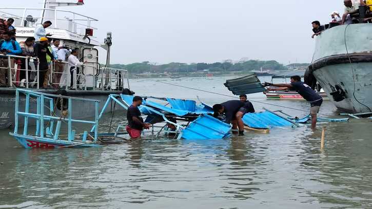মেঘনা নদীতে ট্রলারডুবি, এখনও নিখোঁজ তিনজন