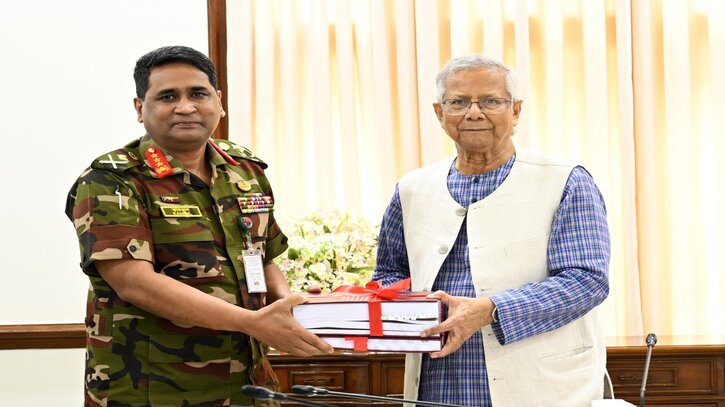 মাইলস্টোন দুর্ঘটনার তদন্ত প্রতিবেদন প্রধান উপদেষ্টার কাছে জমা