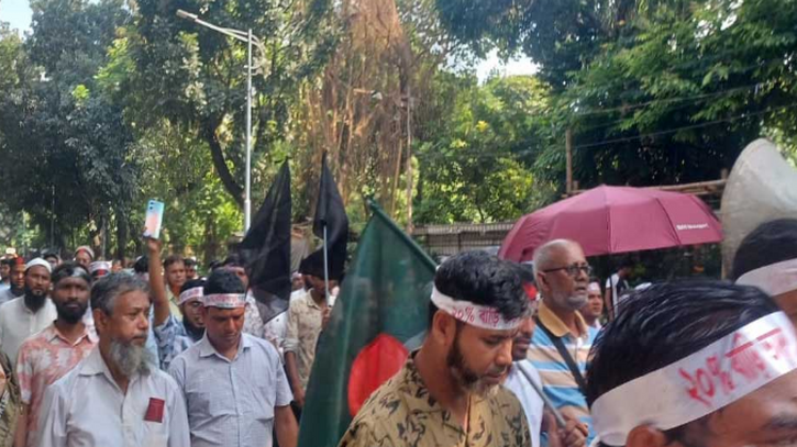 বিক্ষোভ শেষে শহীদ মিনারে ফিরলেন এমপিওভুক্ত শিক্ষকরা