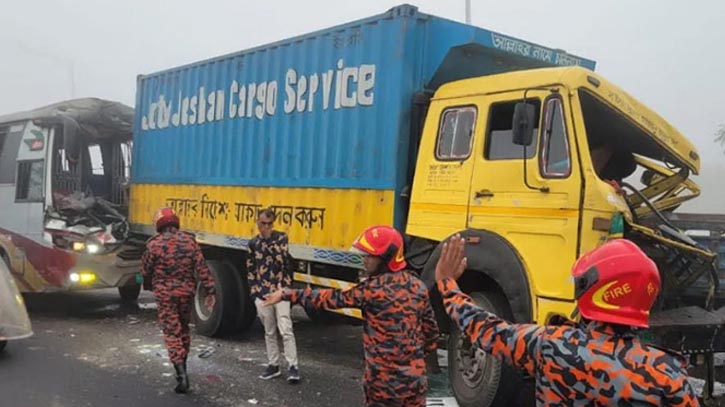 ঢাকা-মাওয়া এক্সপ্রেসওয়েতে ৫ গাড়ির সংঘর্ষ, আহত ২০