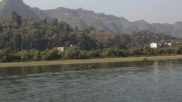 নাফ নদীর ওপারে যুদ্ধ বিমানের চক্কর, বিস্ফোরণে কাঁপছে টেকনাফ