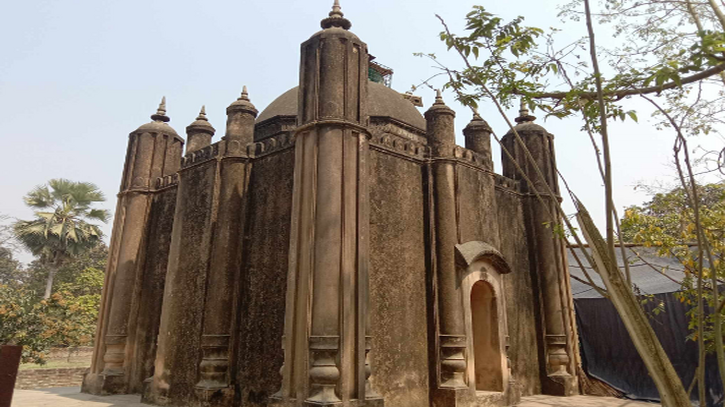 যে মসজিদে মাত্র ৭ জন মুসল্লি নামাজ পড়তে পারেন