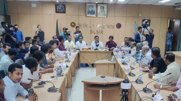 বৈঠকে শিক্ষার্থী-ব্যবসায়ী সমঝোতা, খুলছে নিউ মার্কেট