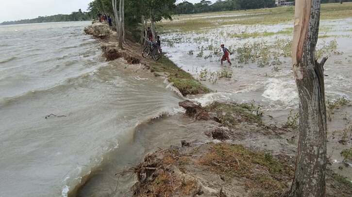 ঘূর্ণিঝড় রেমালের প্রভাবে নোয়াখালীর নিম্নাঞ্চল প্লাবিত