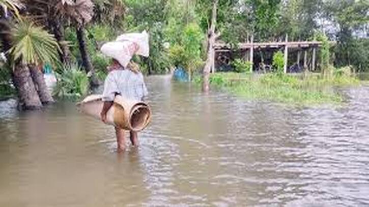 নোয়াখালীতে পানি কমছে: আশ্রয় কেন্দ্রে থাকা মানুষের বাড়ি ফেরা শুরু
