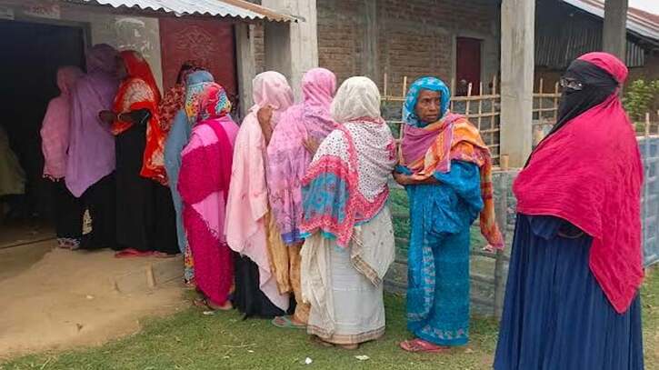 নওগাঁর দুইটি উপজেলায় ভোট গ্রহণ চলছে