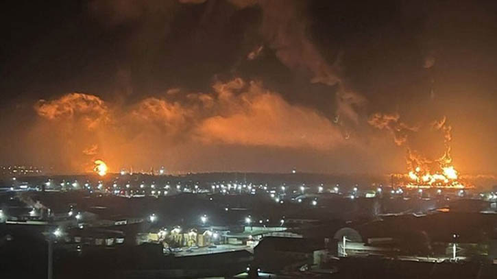 ইউক্রেনের কাছে রুশ তেল ডিপোতে আগুন