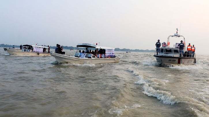 মা ইলিশ রক্ষায় নদীতে অভিযান চলছে