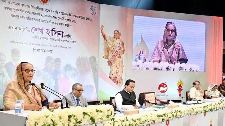 অসচ্ছলদের উপবৃত্তি, টিউশন ফি বিতরণ উদ্বোধন করলেন প্রধানমন্ত্রী