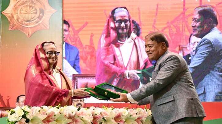 ১০ বিশিষ্ট ব্যক্তিকে স্বাধীনতা পুরস্কার-২০২৪ দিলেন প্রধানমন্ত্রী