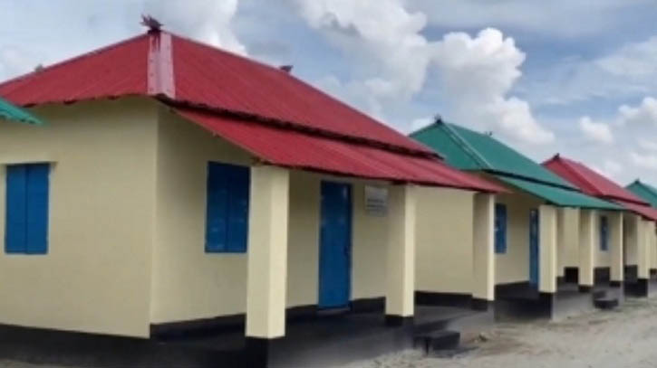 প্রধানমন্ত্রীর দেওয়া বাড়িতে ওদের সোনার হাসি