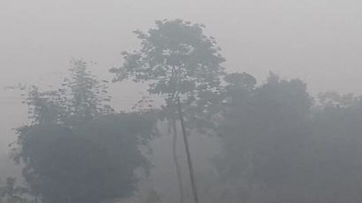 ঘন কুয়াশায় ঢাকা পড়েছে পঞ্চগড়, স্থবির জনজীবন