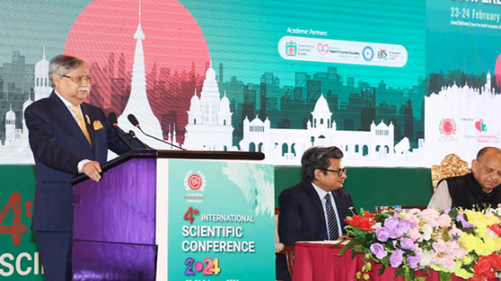 দরিদ্রদের জন্য চিকিৎসাসেবা আরো সহজ করার উপর জোর দিলেন রাষ্ট্রপতি