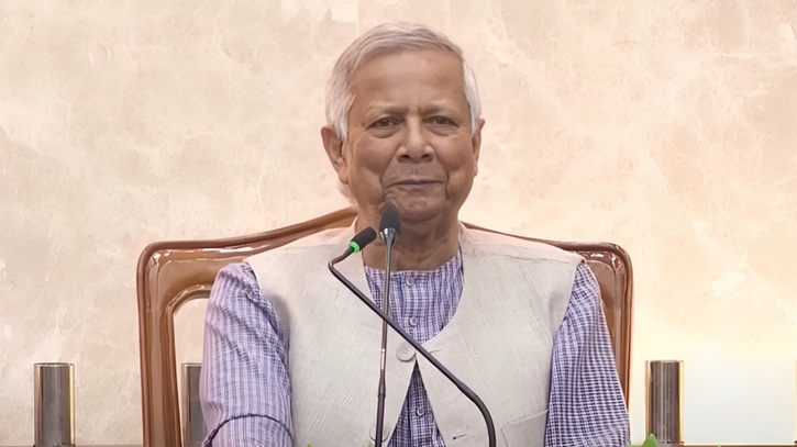 আইনশৃঙ্খলা প্রশ্নে ডিসিদের সজাগ থাকার নির্দেশ ইউনূসের