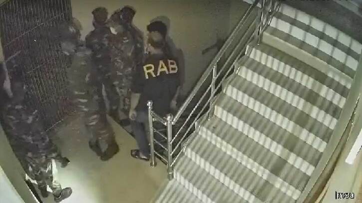 সেনা ও র‌্যাবের পোশাক পরে ডাকাতি: গ্রেপ্তার ১১, উদ্ধার ৯ লাখ টাকা