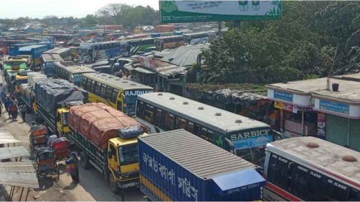 দৌলতদিয়া ফেরিঘাটে আটকা হাজারো যানবাহন, ভোগান্তিতে যাত্রী-চালক