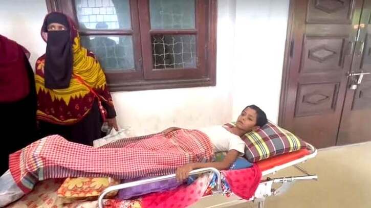 স্ট্রেচারে করে পা হারানো শিশু রাসেল হাইকোর্টে, ক্ষতিপূরণ চেয়ে রিট