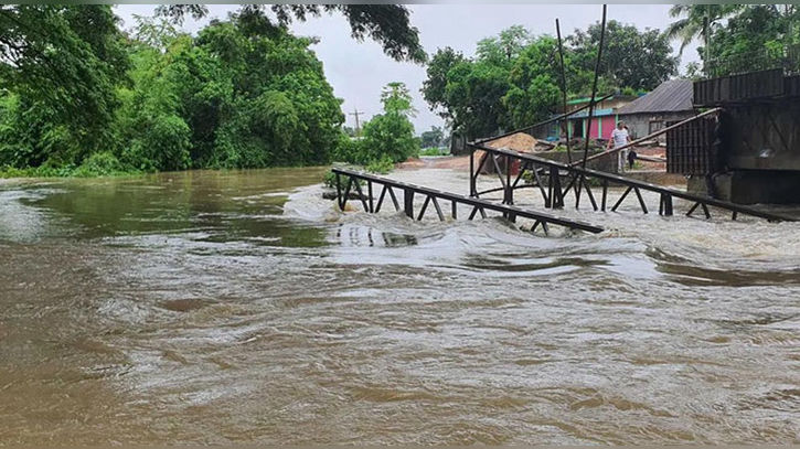এখনও তিন নদীর পানি বিপৎসীমার ওপরে