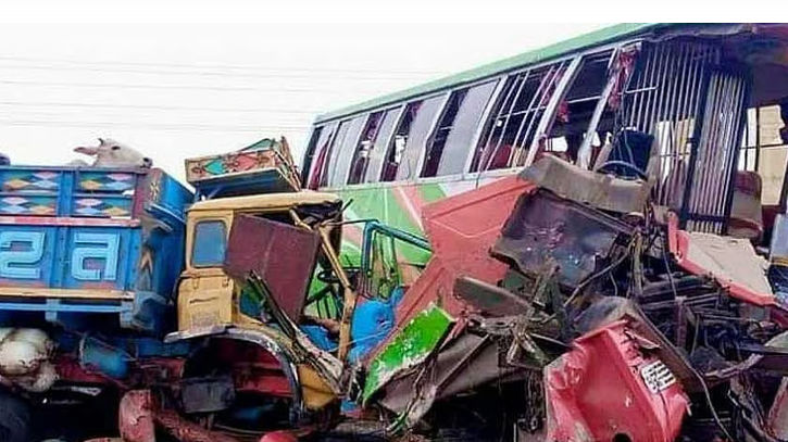 এপ্রিলের সড়কে ৫১০ মৃত্যু, পরিবহন খাত সংস্কারের তাগিদ