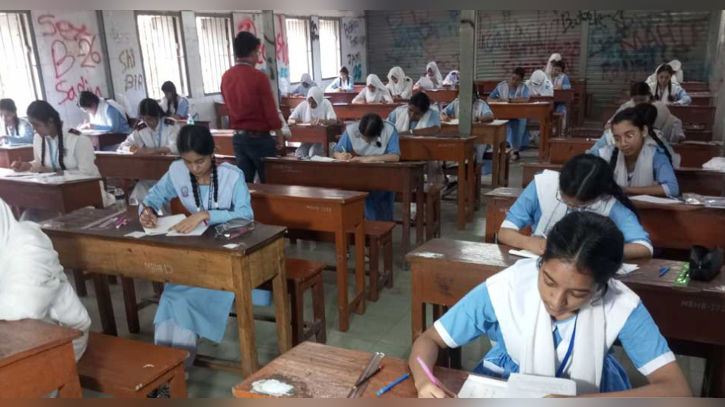 এসএসসি ও সমমান পরীক্ষায় বসেছেন সাড়ে ১৮ লাখ শিক্ষার্থী