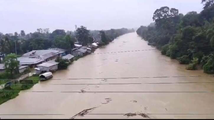 বৃষ্টি ও পাহাড়ী ঢল : সাজেকে সড়ক যোগাযোগ বন্ধ