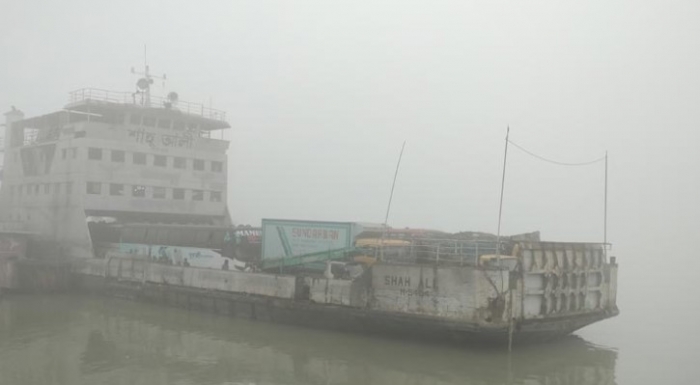 পাটুরিয়া-দৌলতদিয়া নৌরুটে ফেরি চলাচল বন্ধ