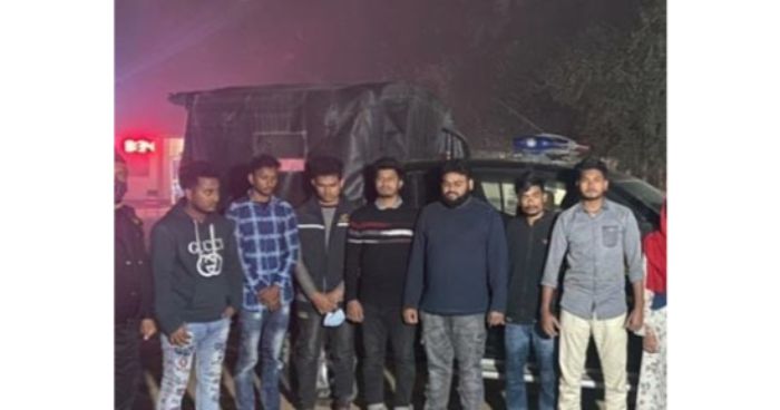 আশুলিয়ায় প্রতারক চক্রের ১১ সদস্য আটক