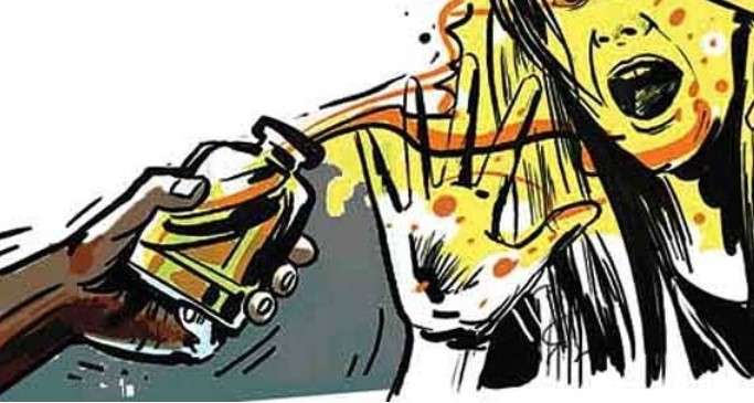 রাজধানীতে মাদকসেবী ছেলের এসিড নিক্ষেপ মাসহ আহত ৫