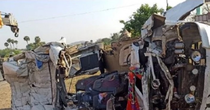 ভারতে সড়ক দুর্ঘটনায় একই পরিবারের ১৪ জন নিহত